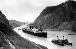 Kroonland in Panama Canal 1915